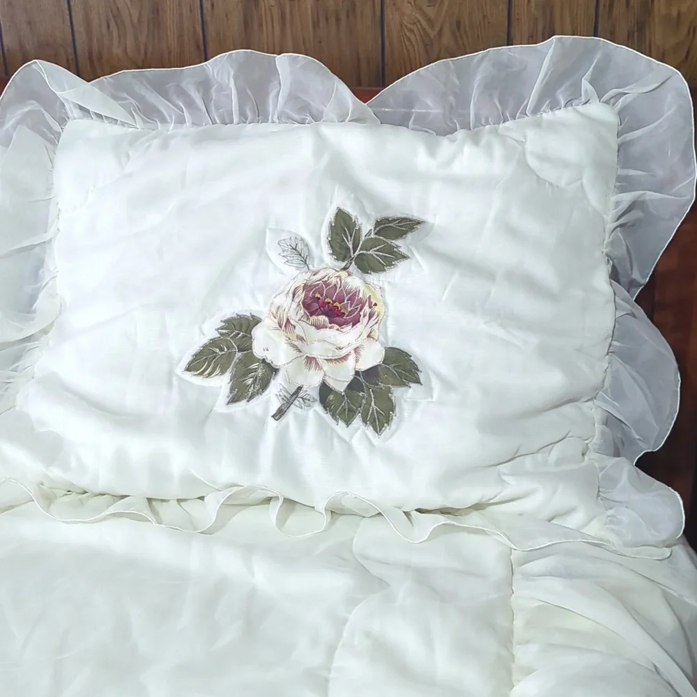 Vintage Romantic Cottage Rose Floral Applique Ivory Ruffle Bedspread & 2 Shams